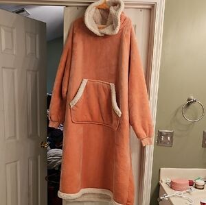 Cozy Sherpa-Lined Hooded Robe in Peach